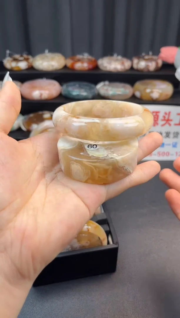 未镶嵌手镯石英质玉（60圈口）赠送镯心 无证书