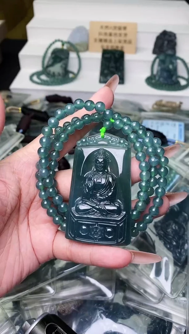 颈饰未镶嵌翡翠