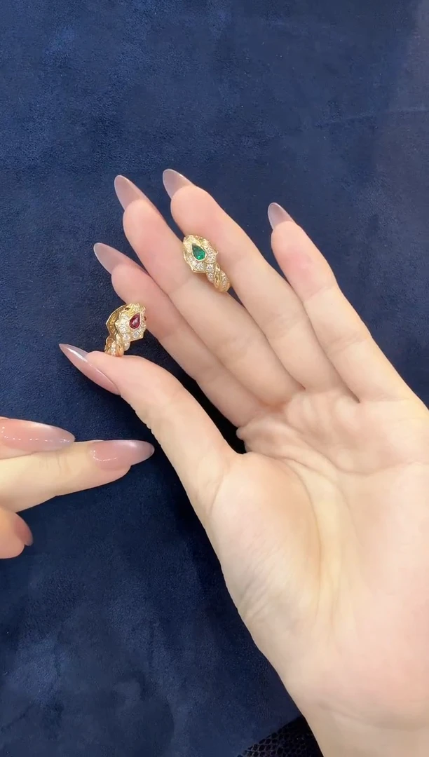 18K金镶嵌实验室培育钻石耳饰@@耳拍黄彩宝灵蛇