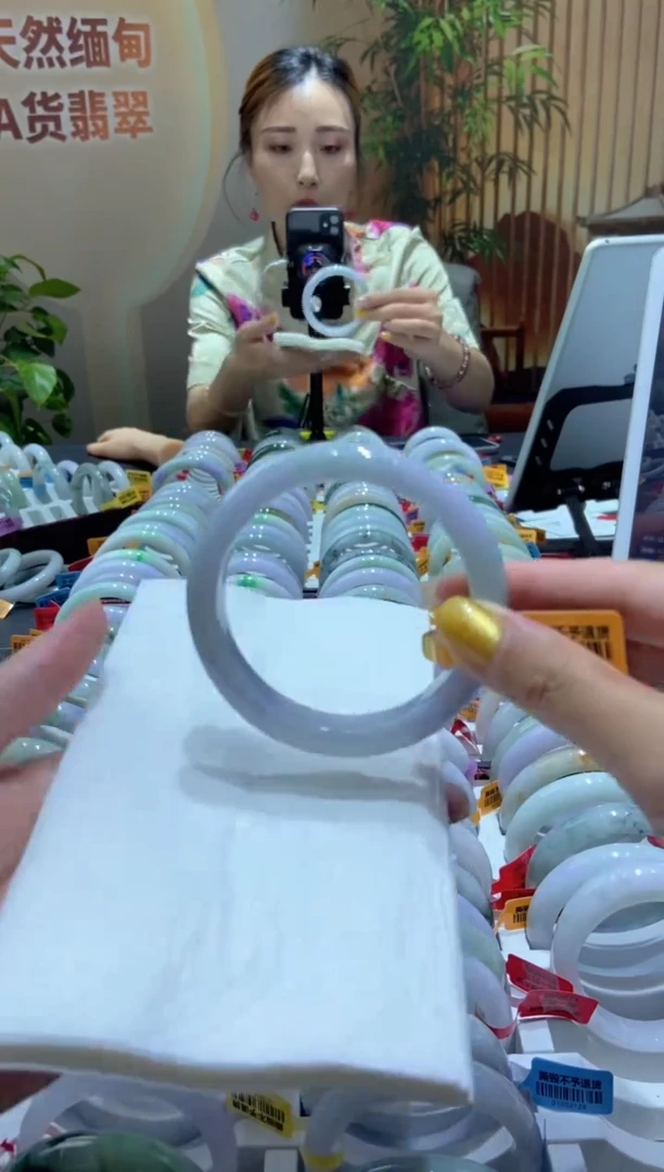 翡翠手镯未镶嵌000013017