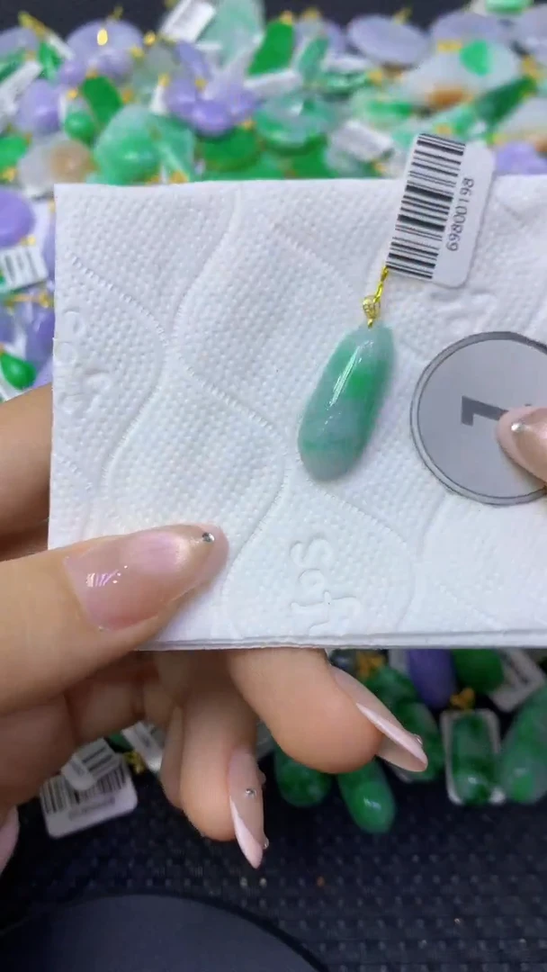 颈饰18K金镶嵌翡翠天然缅甸翡翠A货