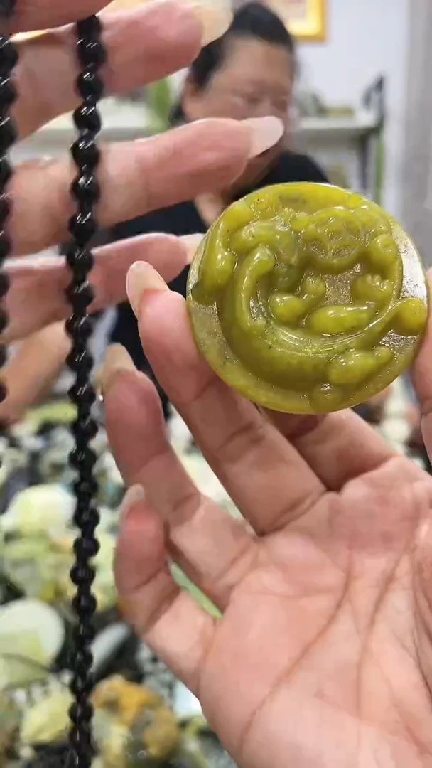 岫玉未镶嵌吊坠
