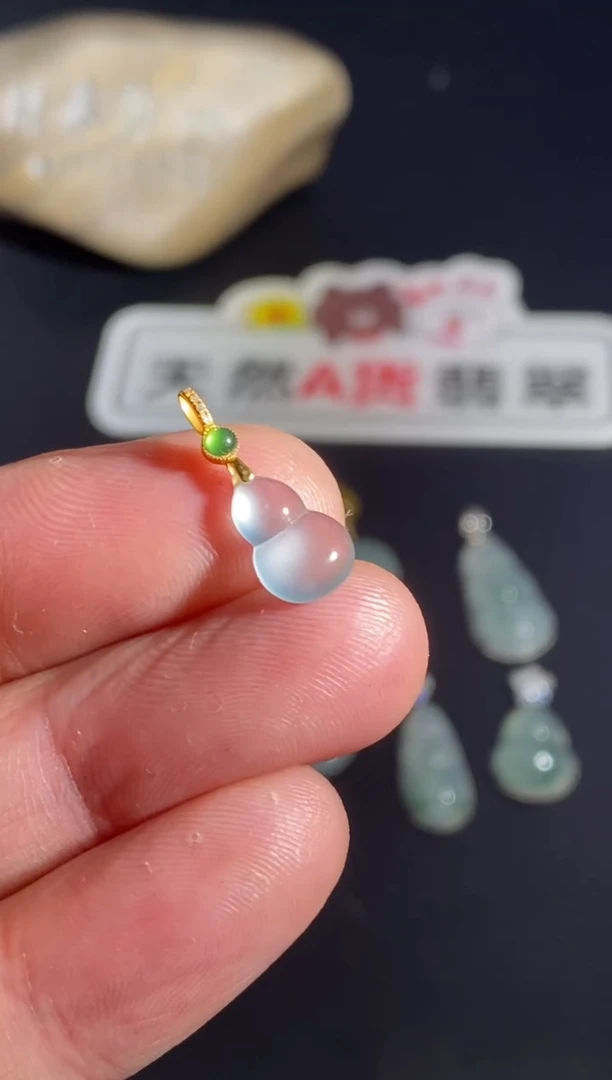 颈饰18K金镶嵌翡翠