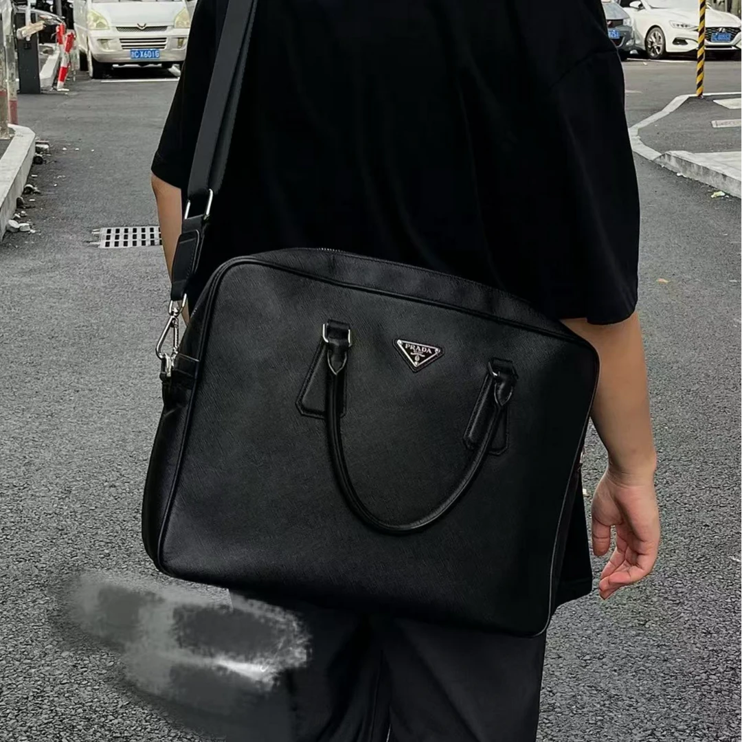 95新 Prada/普拉达 坤球奢选 普拉达公文手提斜挎包