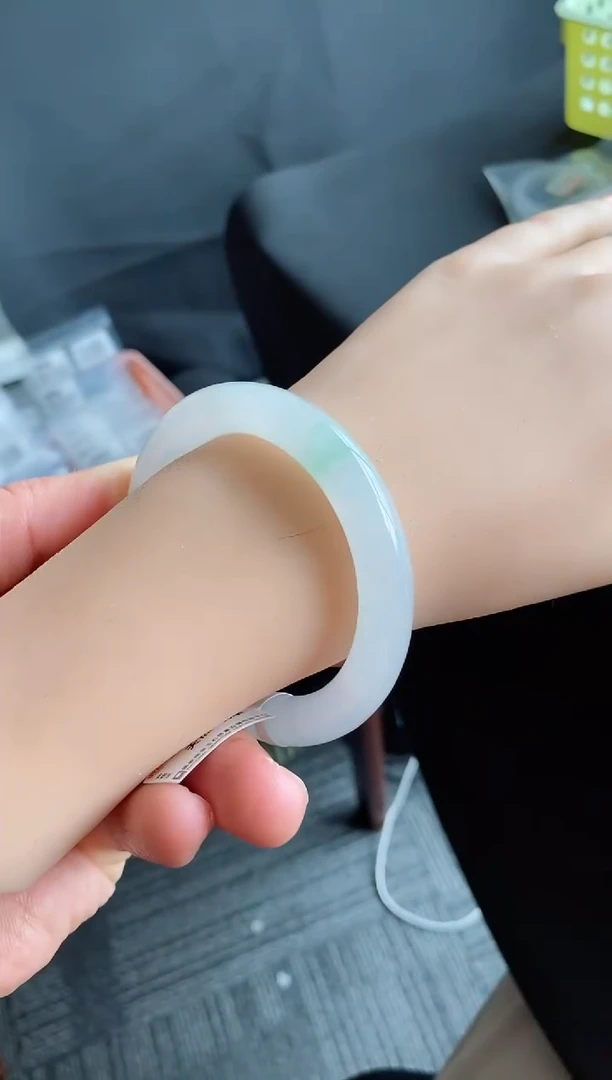 【闪购商品】翡翠手镯未镶嵌58号52.6*9.5*9.4圆条