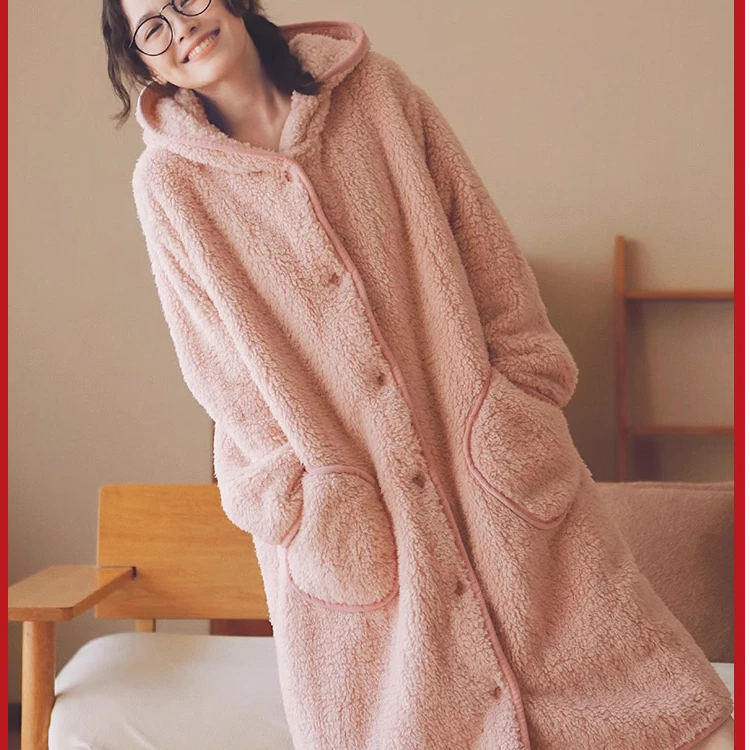 冬季保暖珊瑚绒睡衣女过膝长款睡袍秋冬法兰绒长袖连帽外出家居服