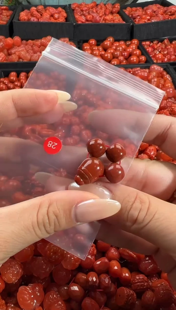 颈饰未镶嵌南红玛瑙1