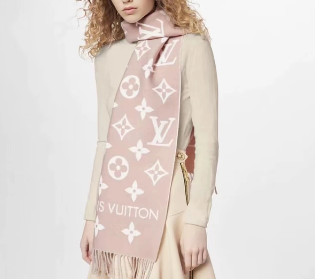 未使用 LouisVuitton/路易威登 lv双面围巾（拼粉）