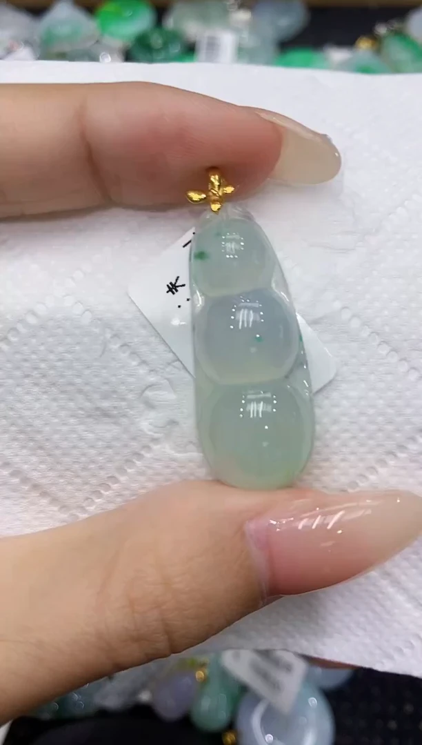 翡翠18K金镶嵌颈饰111111111111