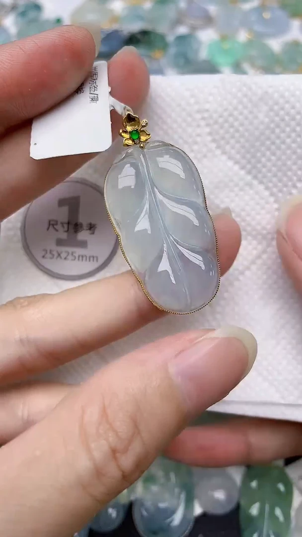 颈饰18K金镶嵌翡翠天然A货翡翠
