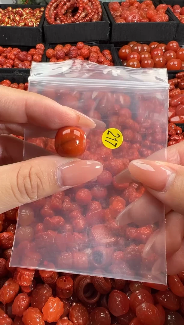 南红玛瑙未镶嵌颈饰1