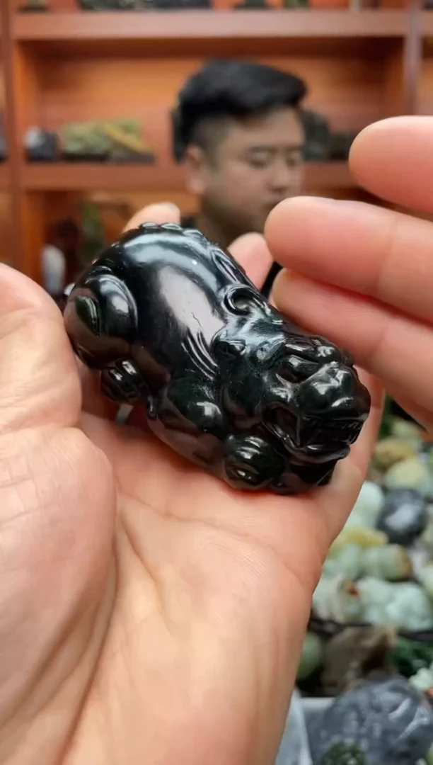 未镶嵌和田玉把件有棉裂