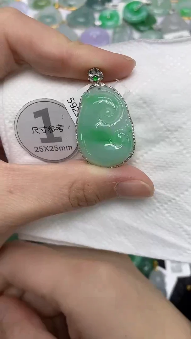 颈饰18K金镶嵌翡翠1111111111