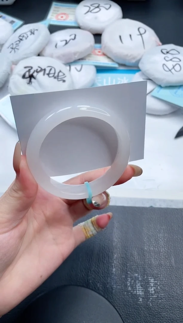 石英质玉手镯未镶嵌24V136-57