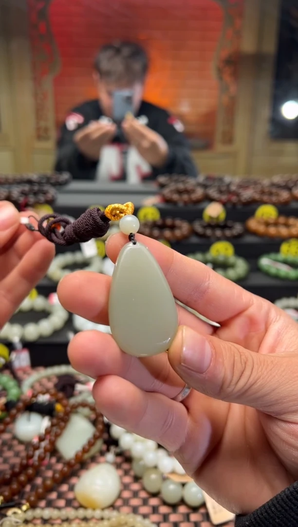 【闪购商品】和田玉吊坠(赠链)未镶嵌且末料无事牌