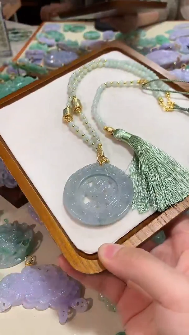 颈饰未镶嵌翡翠吊坠