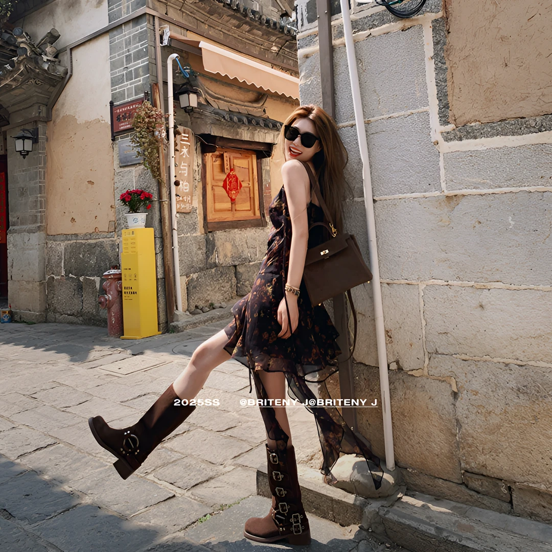 小君君 暗夜蔷薇/设计感荷叶边碎花裙收腰不规则晕染吊带裙度假风