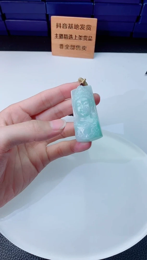 翡翠未镶嵌颈饰    `