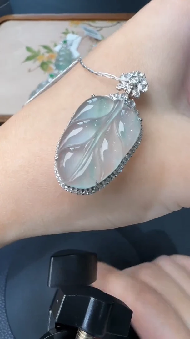 【闪购商品】翡翠吊坠(不含链)18K金镶嵌36