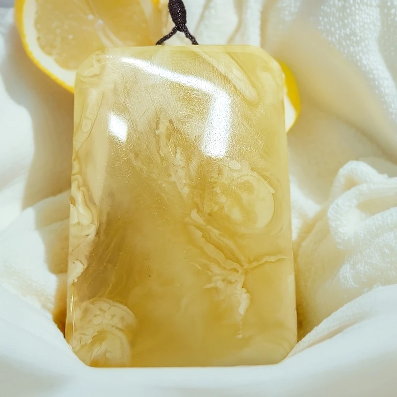 蜜蜡黄白花蜡无事牌