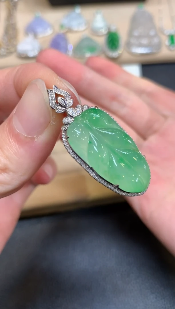 【闪购商品】翡翠颈饰18K金镶嵌叶子【无服务费】