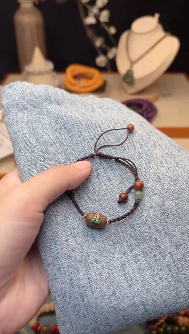 吊坠白玉菩提编绳