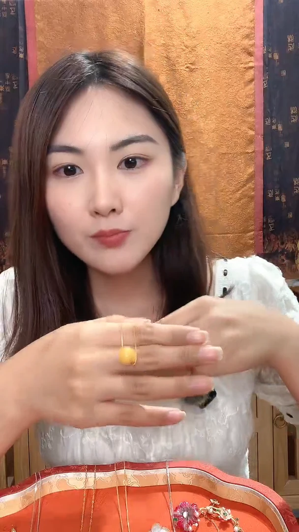 18K金镶嵌颈饰琥珀吊坠 （赠银链）