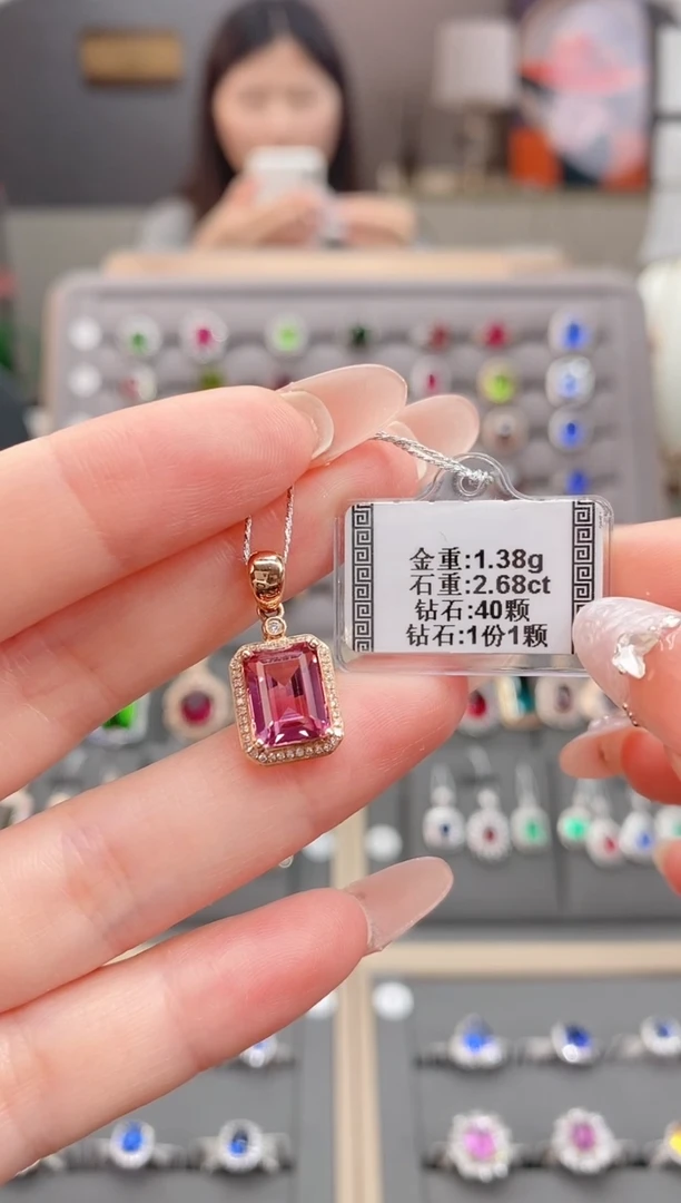 18K金镶嵌颈饰碧玺2.68