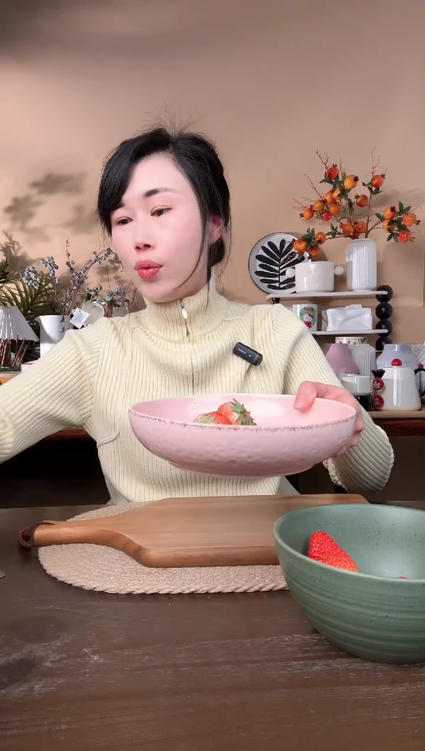 【闪购商品】瓷片8.3英寸做旧边浮雕碗微瑕