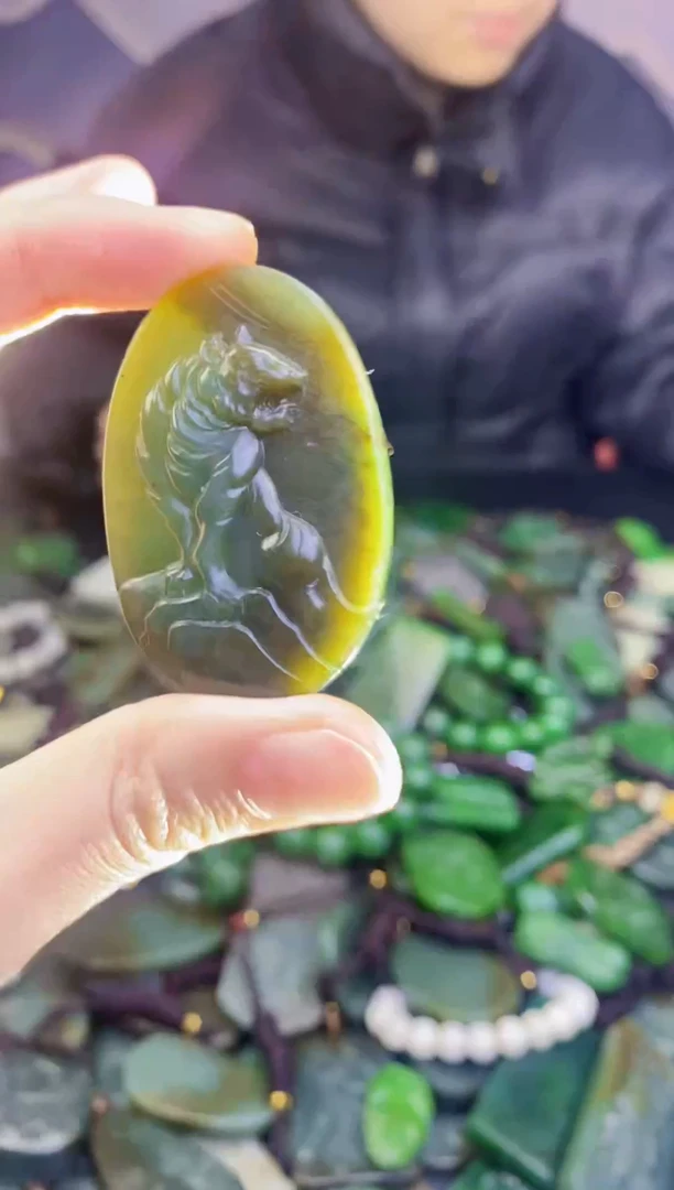 颈饰未镶嵌和田玉1