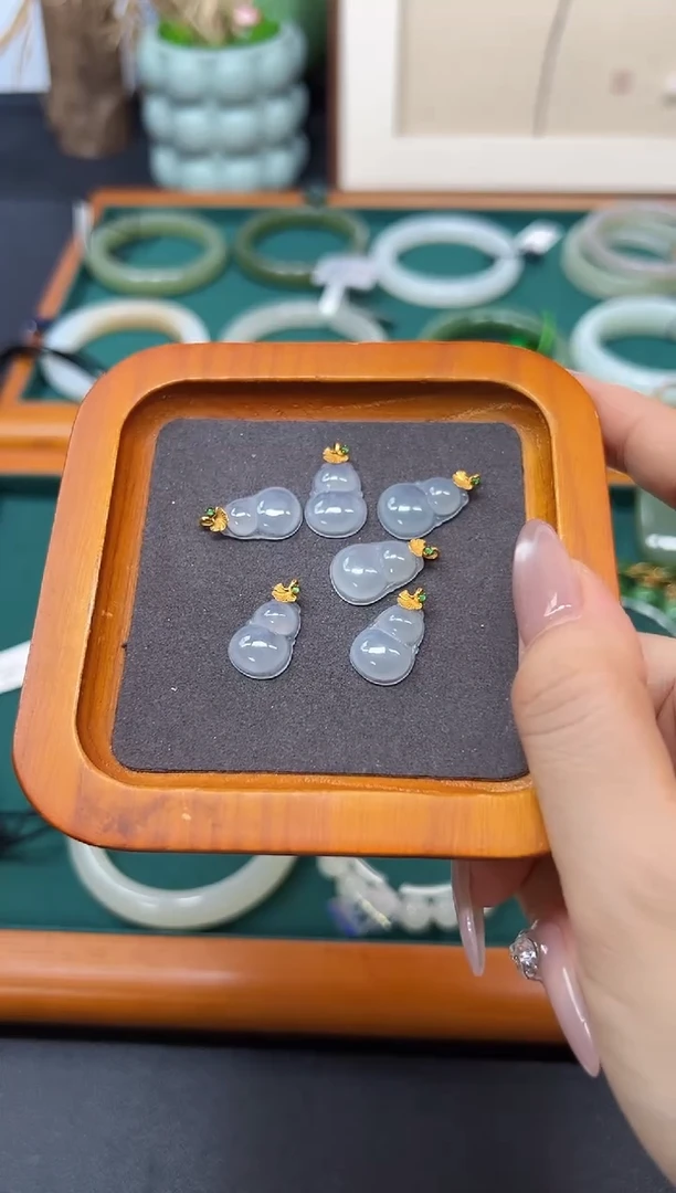 翡翠18K金镶嵌颈饰KL0020