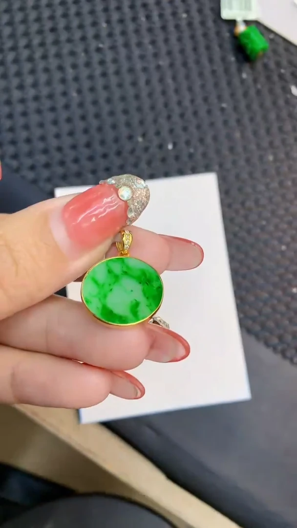 颈饰未镶嵌翡翠1