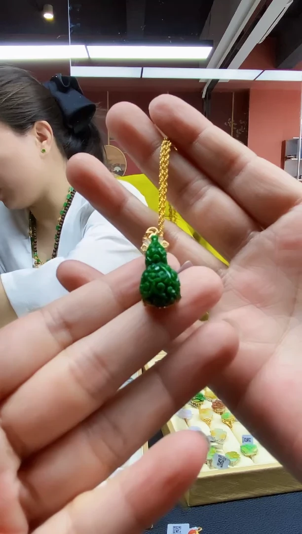 颈饰未镶嵌翡翠吊坠