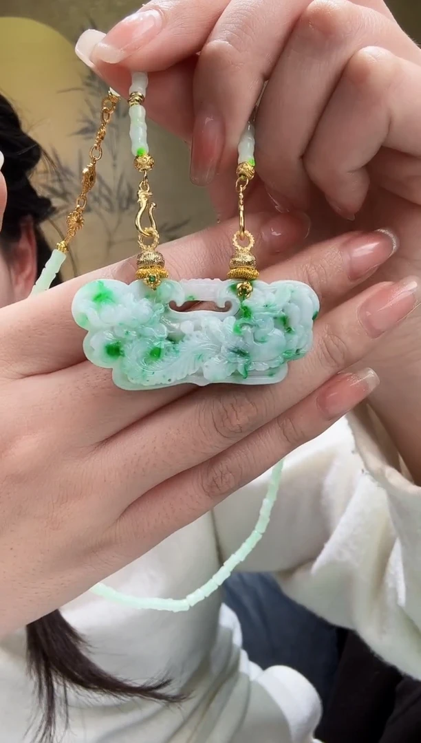 颈饰未镶嵌翡翠吊坠