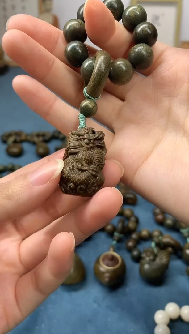 【闪购商品】维腊木（绿檀）把件生肖龙 盘玩件