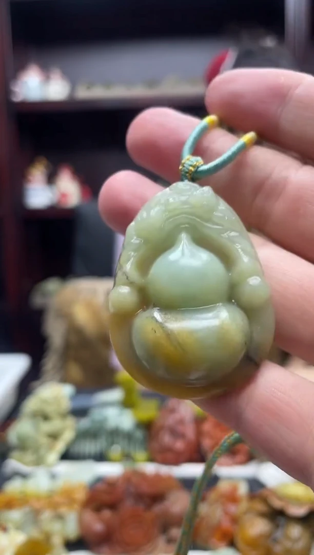 岫玉未镶嵌吊坠·