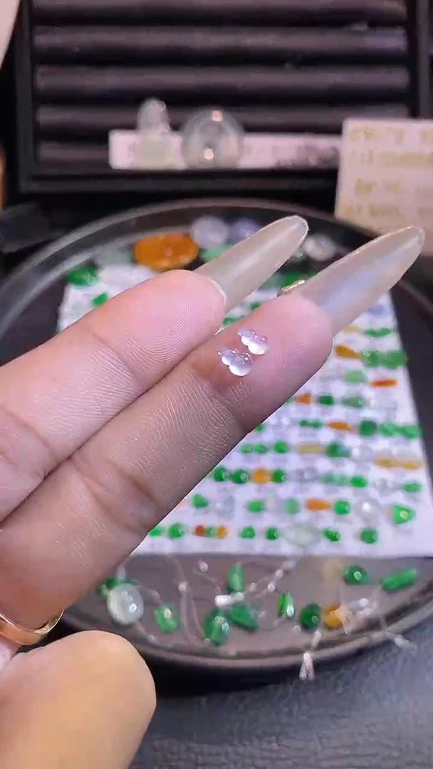 翡翠挂件未镶嵌葫芦