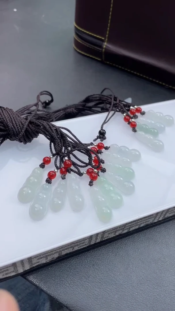 【闪购商品】翡翠挂件未镶嵌砍价王/579166/配皮绳/多样性发一