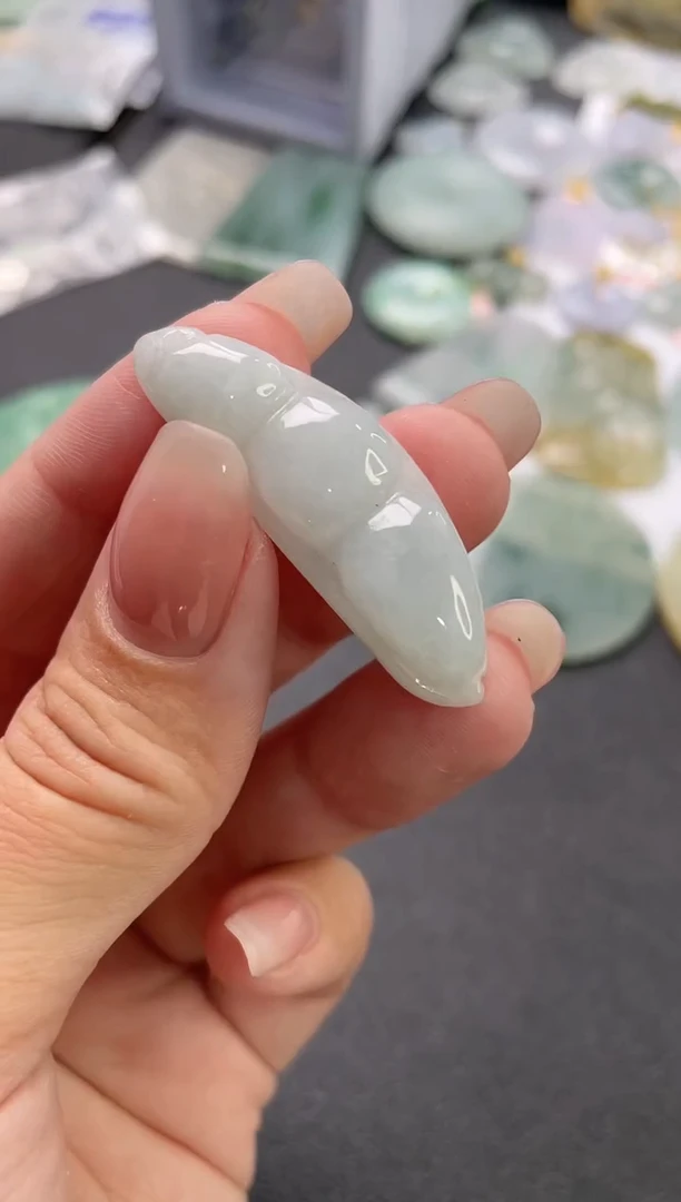 翡翠未镶嵌吊坠(不含链)一刀切福豆