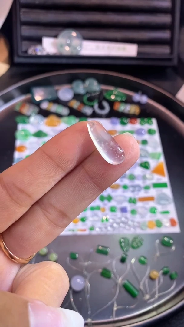 翡翠挂件未镶嵌瓜