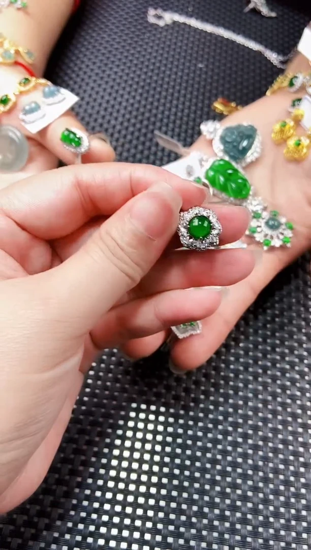 【闪购商品】翡翠吊坠(不含链)未镶嵌11111111