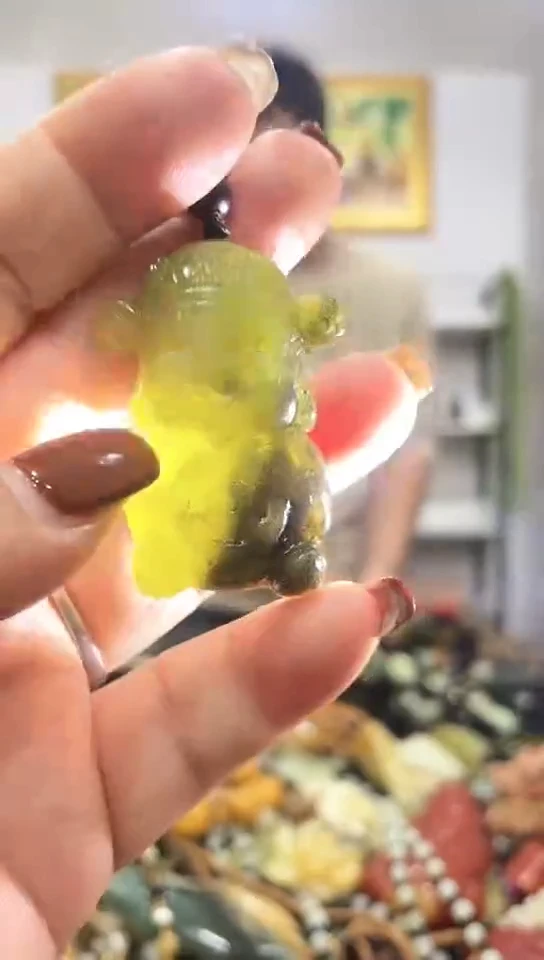 未镶嵌蛇纹石玉吊坠