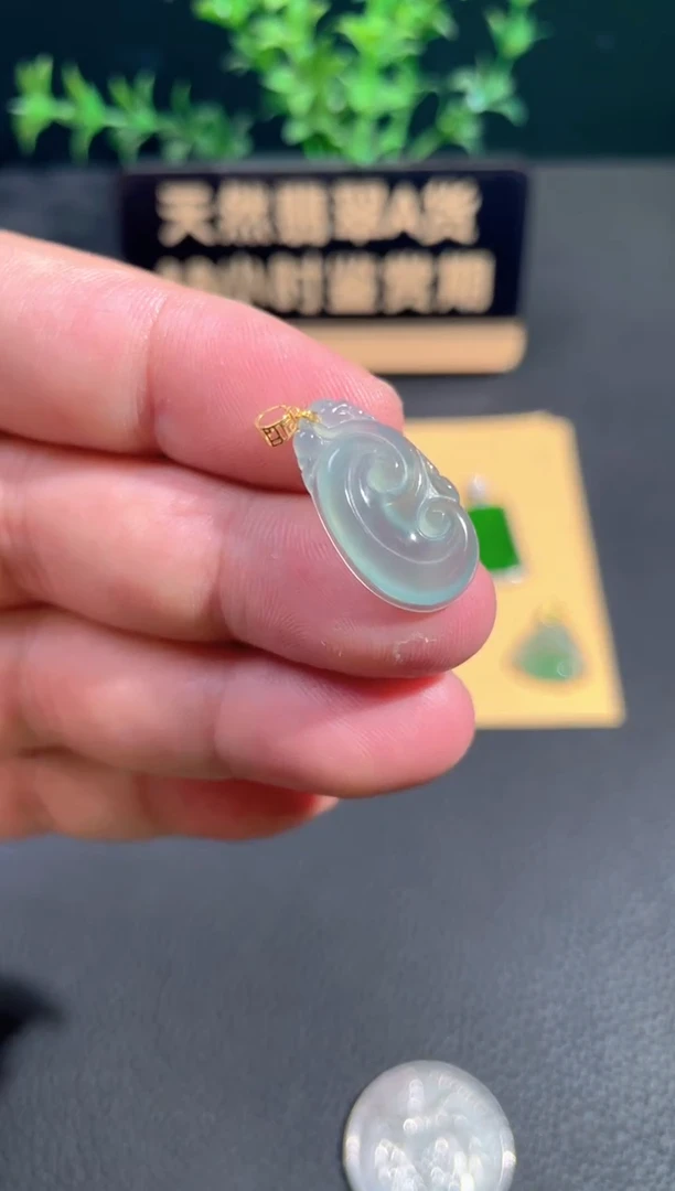 颈饰18K金镶嵌翡翠翡翠