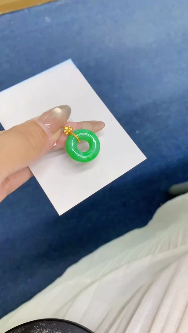 颈饰18K金镶嵌翡翠1