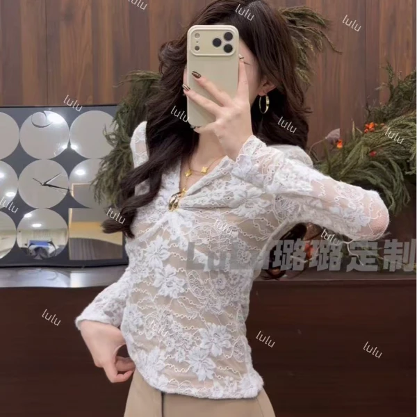 璐璐定制--法式蕾丝钩花V领打底衫冬新款设计感修身百搭长袖上衣