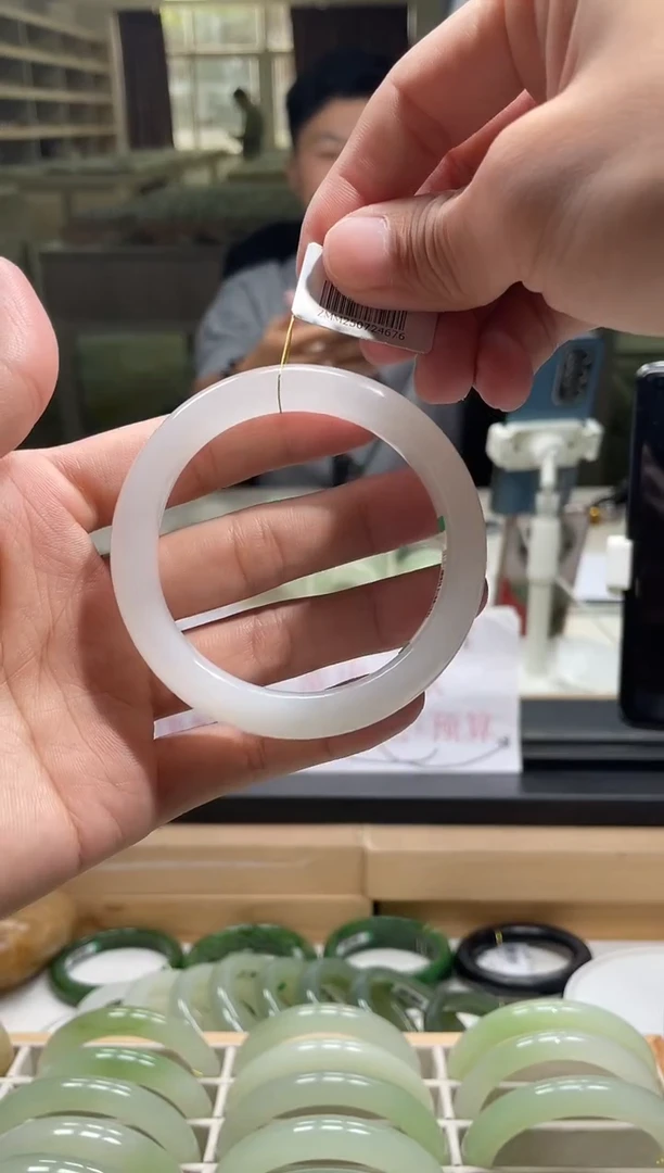 未镶嵌手镯和田玉56-57圈口 4676