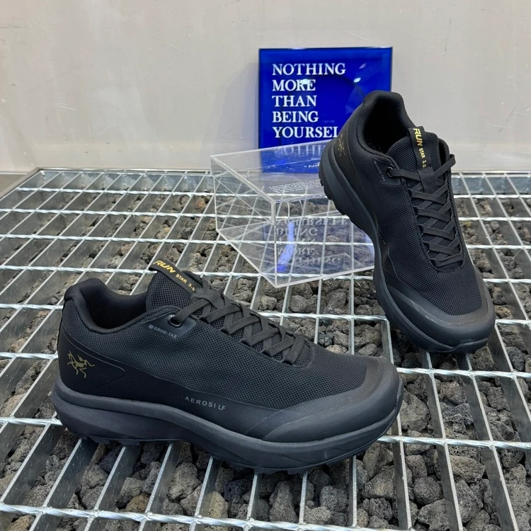 冬季加绒黑金低帮徒步男士户外跑步舒适轻便耐磨商务登山系带男鞋