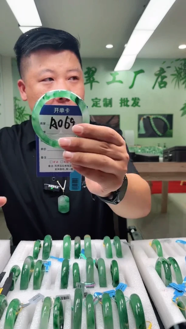 未镶嵌手镯石英质玉56
