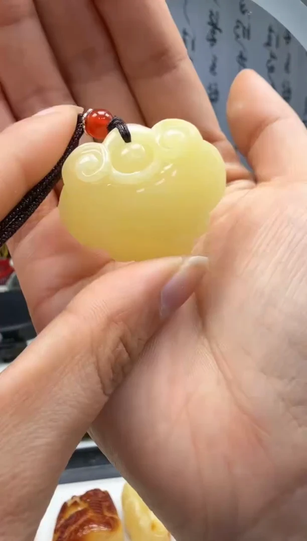 裸石琥珀未镶嵌如图