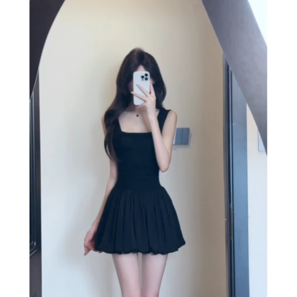 芭蕾风时尚气质黑色高级感收腰背心连衣裙女显瘦百搭休闲蓬蓬短裙